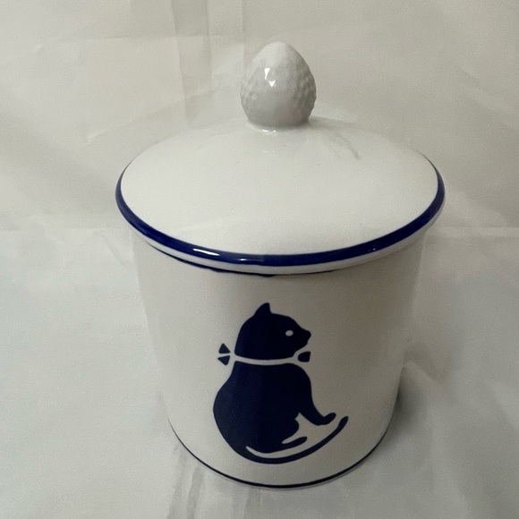 Vintage 1984. International House Country Blue. Blue Cat covered jar. 7”. - Picture 1 of 7
